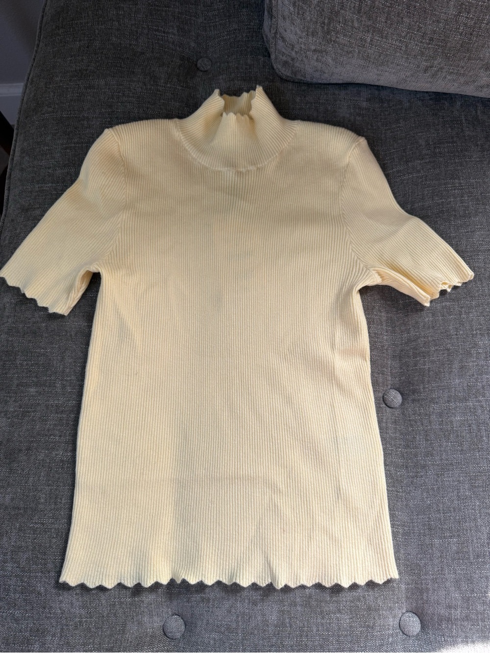 NWT Zara Ribbed Short-Sleeve Mock Neck Top in Yellow. Size Medium.